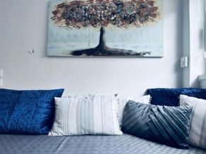 Nona's Central House 1bd with a Garden In the City Center